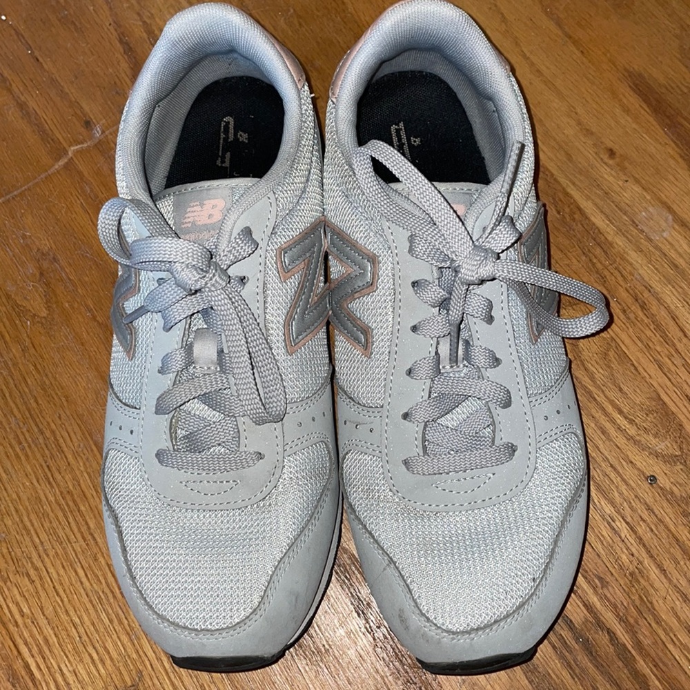 Grey & pink women’s new balance